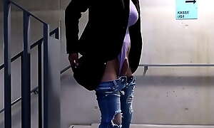 Crossdresser piss in sexy Jeans and pantyhose